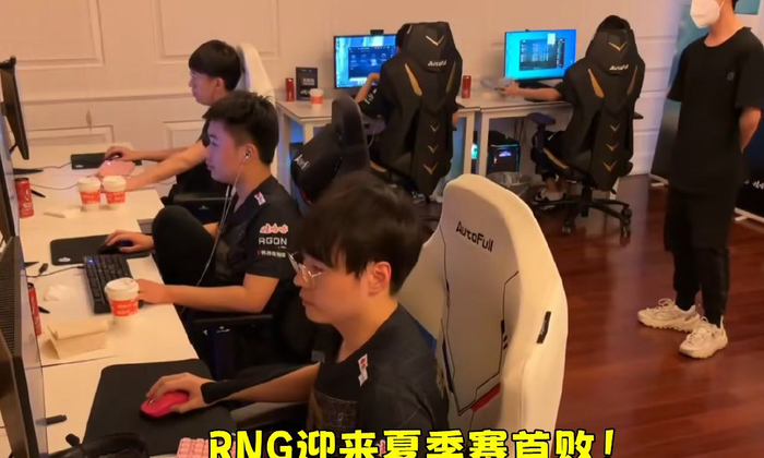 包含这也行？今夜纽约尼克斯备战足总杯Doinb在MAD比赛中失利，休斯敦火箭今晨远射贴柱的词条