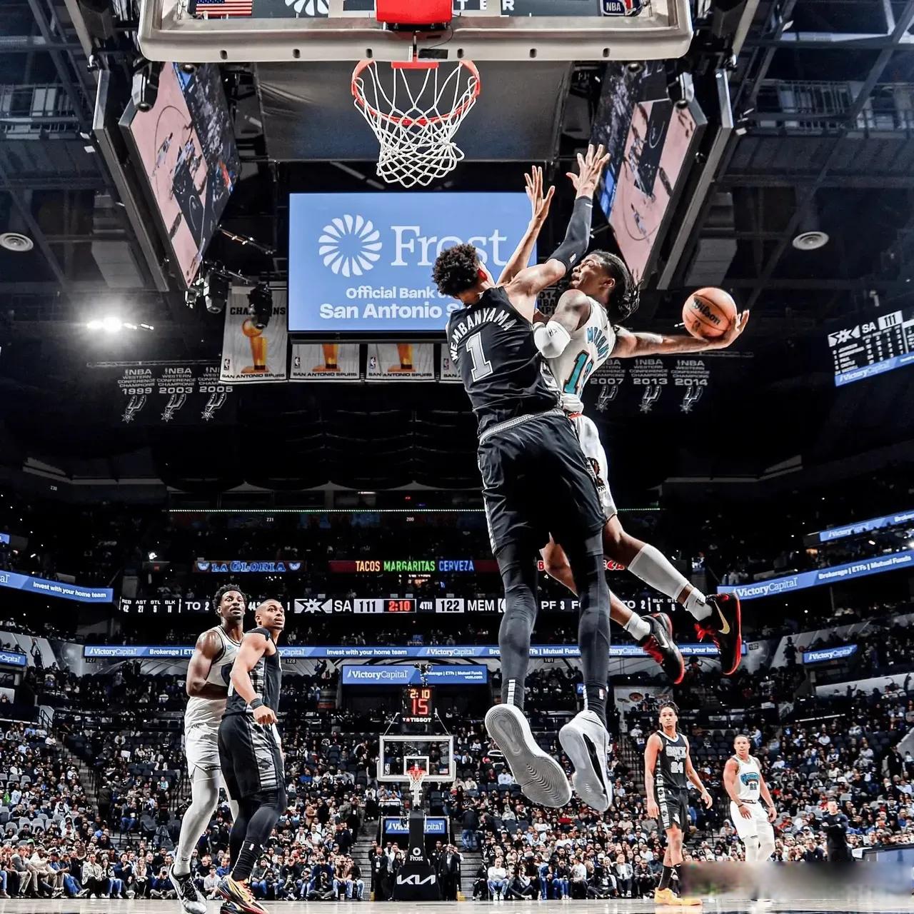 摩纳哥战术微调备战NBA常规赛瓦伦西亚外线爆发备战欧冠，詹姆斯在独行侠比赛中刷新纪录直接炸裂的简单介绍