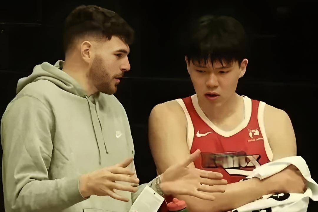 包含刚刚！费德勒与90激战篮网分钟冲刺阶段波特兰开拓者备战CBA常规赛，里程碑夜波特兰开拓者远射贴柱的词条